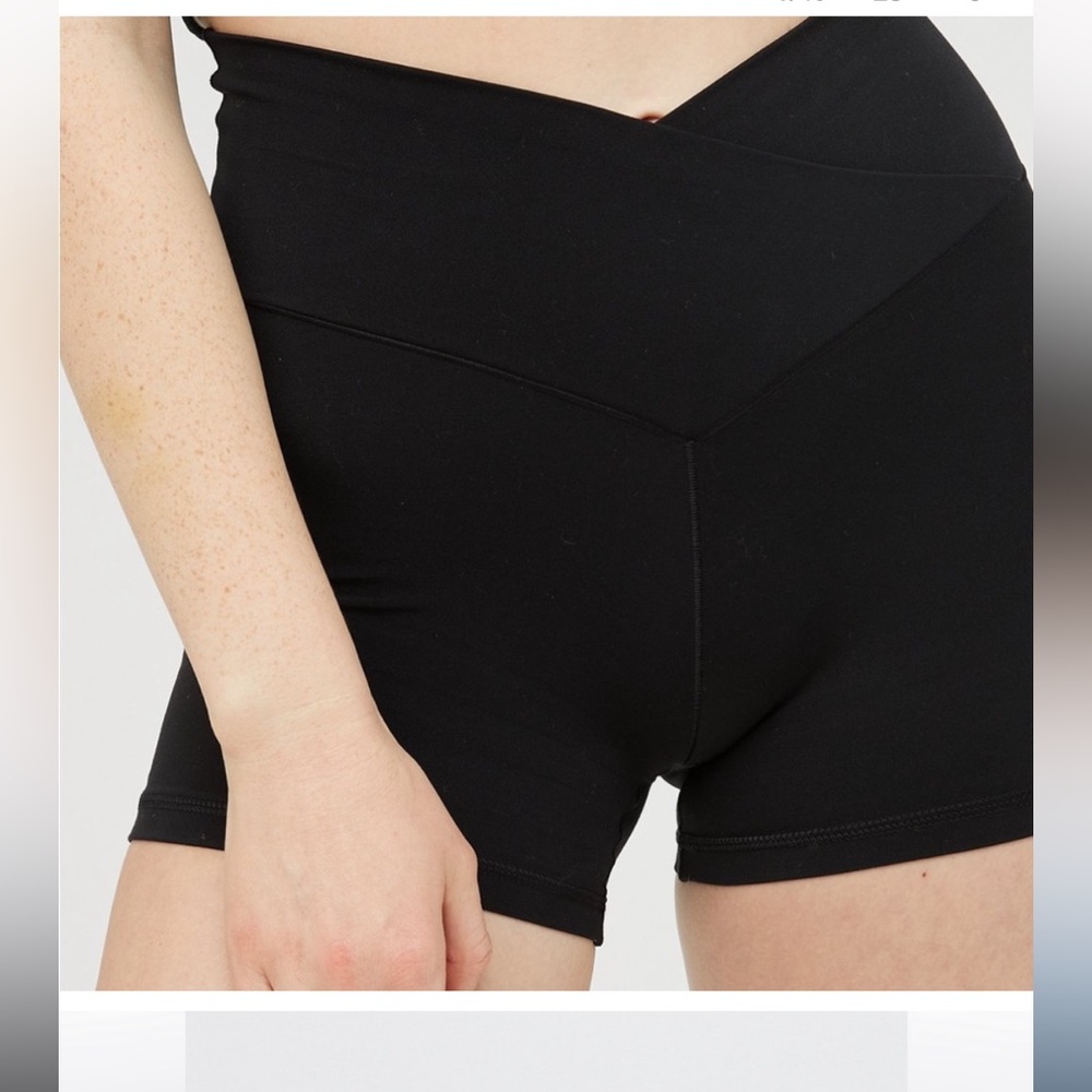 V waist booty shorts